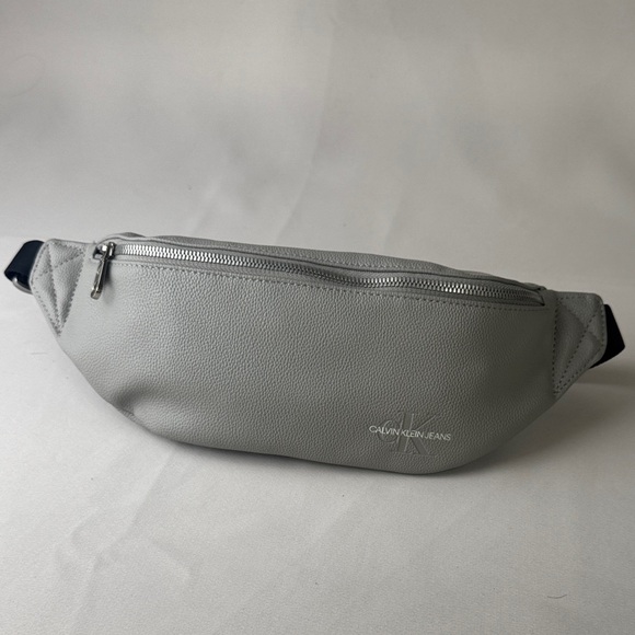Calvin Klein Jeans Light Gray Belt Bag - Picture 10 of 11